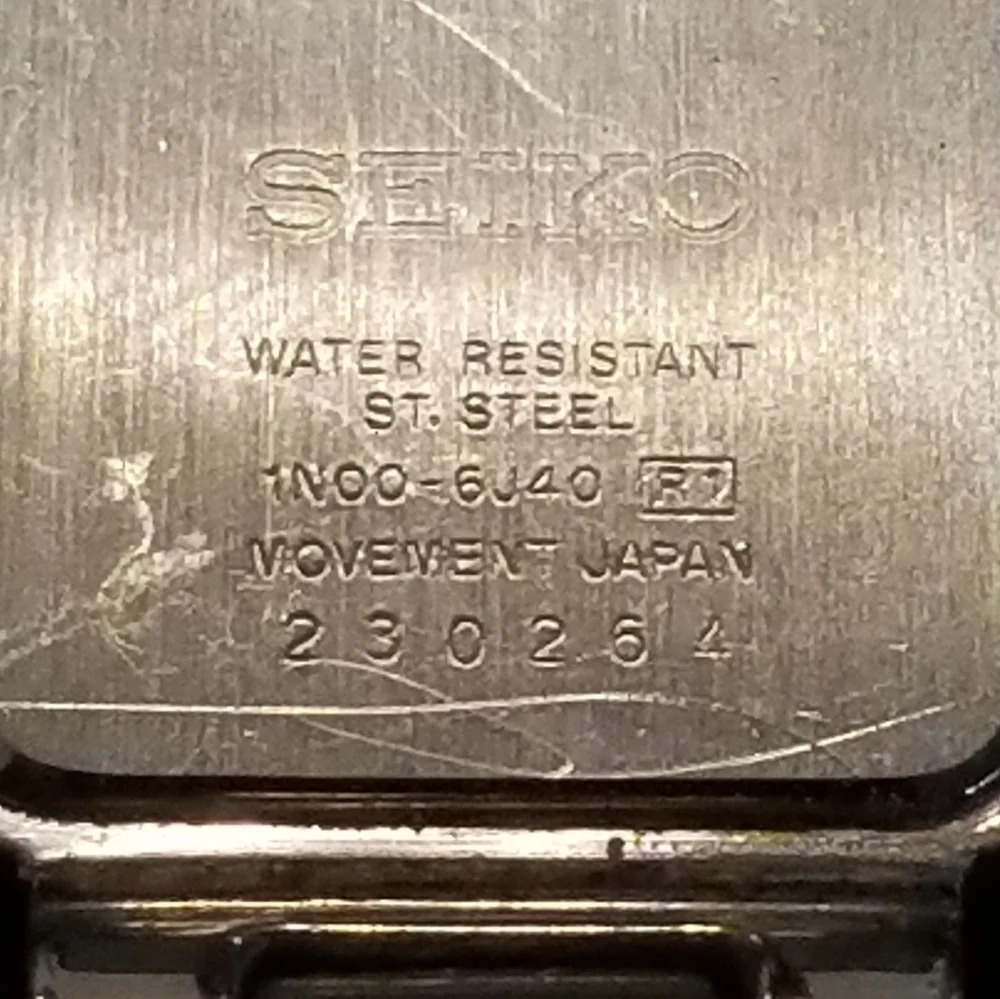 Vintage 00s Seiko Square Faced watch - Picture 5 of 6
